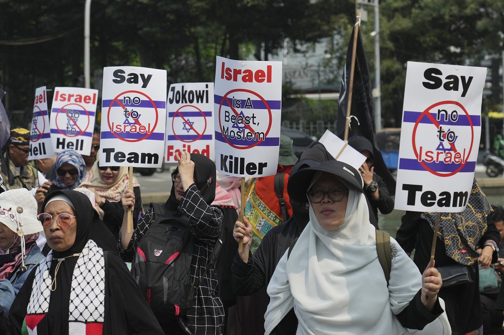 Protesters in Indonesia matching-min