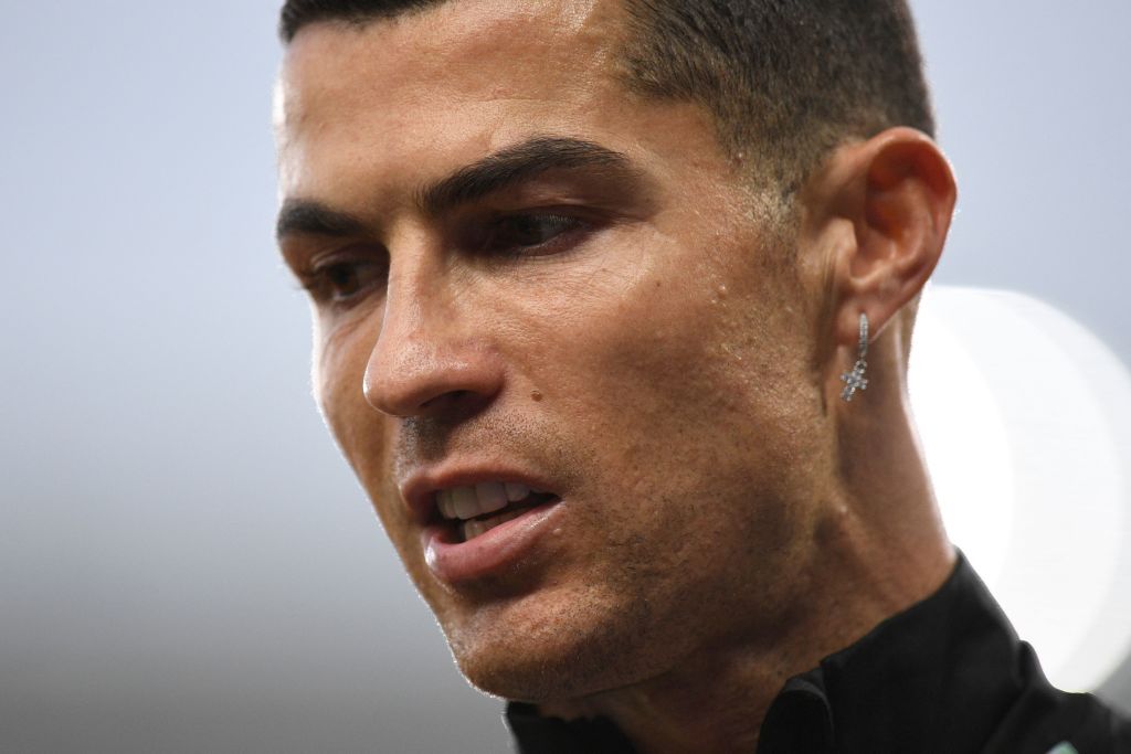 Ronaldo tuyên bố bị phản bội bởi MU