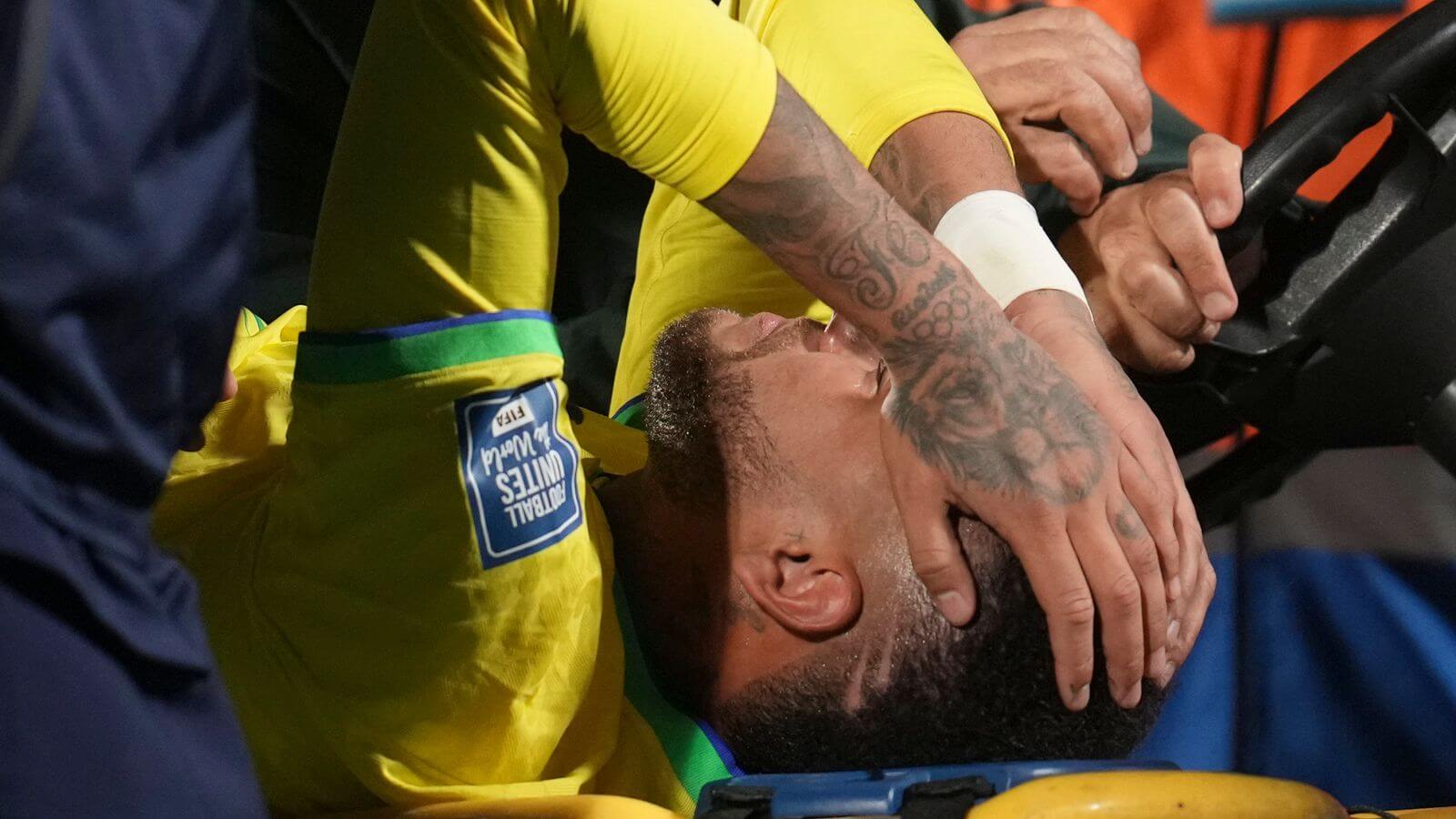 Neymar chấn thương nặng, nguy cơ treo giày 8 tháng