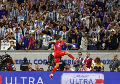 Emiliano Martinez cứu Messi và Argentina trên loạt luân lưu hạ Ecuador