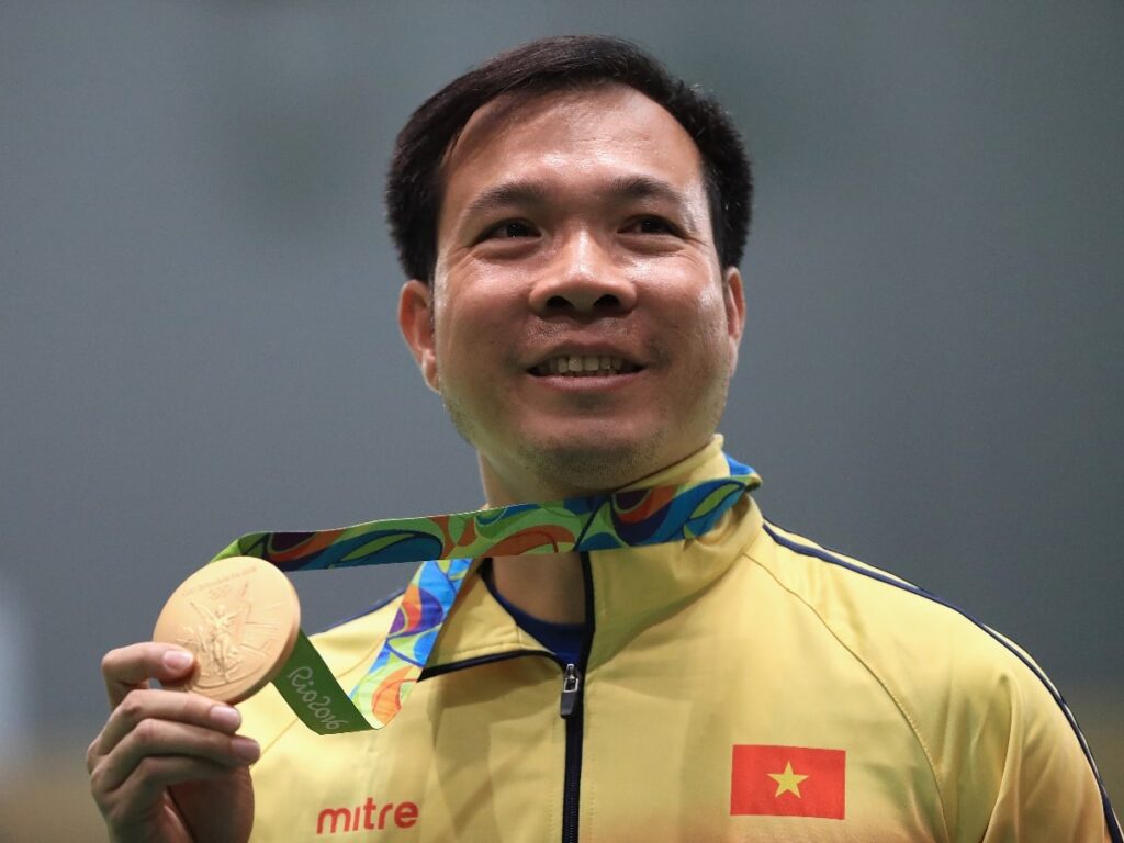 Hoàng Xuân Vinh nhận HCV Olympic cho Việt Nam trong 40 năm tham giự-min