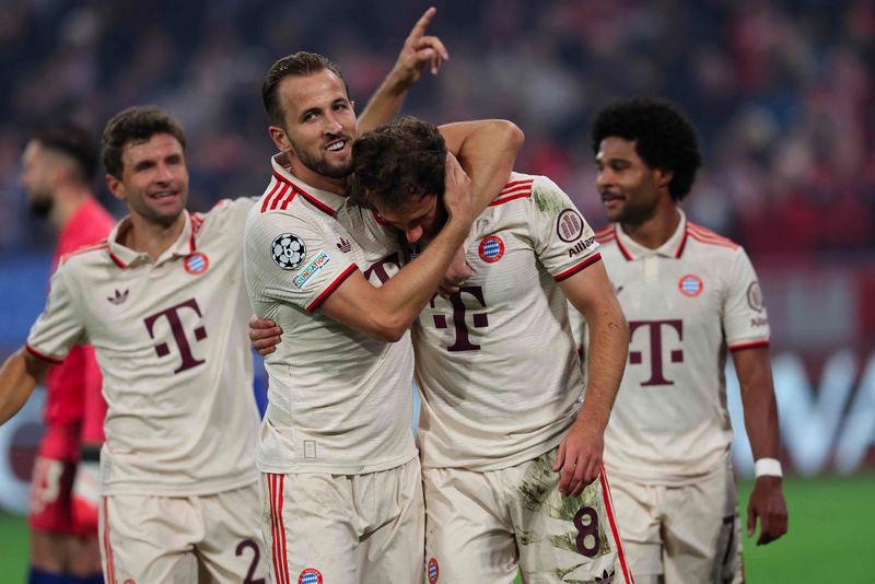 Kane ghi 3 bàn thắng cho Bayern 