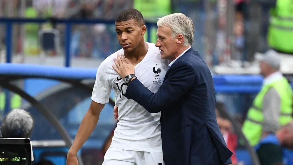 HLV Deschamps Mbappe 