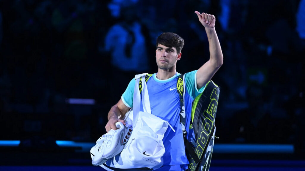 Zverev thắng thuyết phục Alcaraz ở vòng loại ATP Finals 