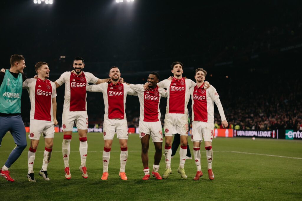 Ajax ăn mừng sau khi vào vòng 1:8 Europa League