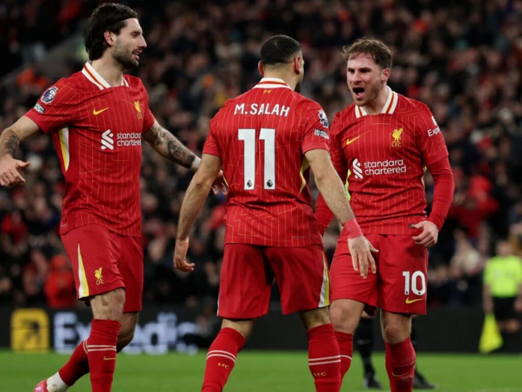 Liverpool thắng dễ Newcastle ở vòng 27 Ngoại hạng Anh