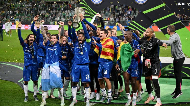 Lội ngược dòng ngoạn mục, Chelsea vô địch Conference League
