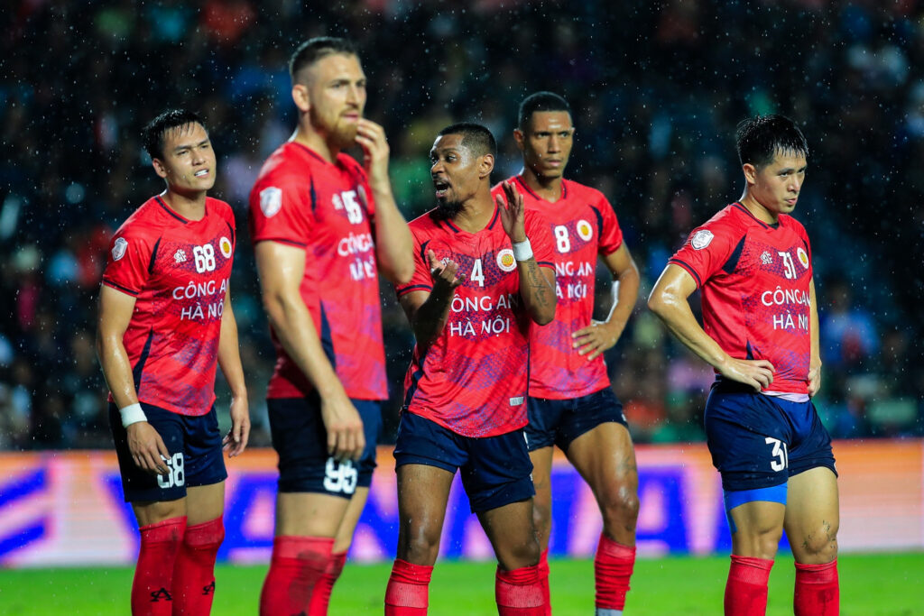 CAHN thua Buriram sau loạt penalty do sút hỏng đến ba lượt