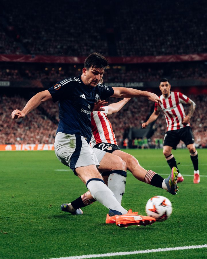 Harry Maguire trình diễn kỹ thuật khi Man Utd đấu Bilbao ở bán kết lượt đi Europa League