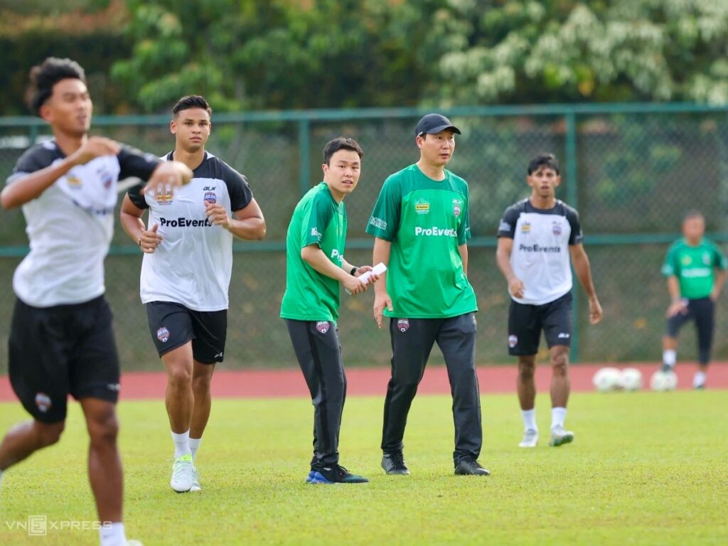 Man Utd vs ASEAN All-star: HLV Kim Sang Sik chuẩn bị cho các học trò