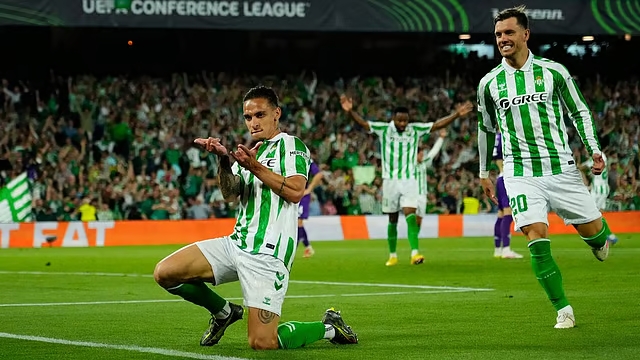 Antony tỏa sáng, Betis hòa kịch tính Fiorentina 2-2