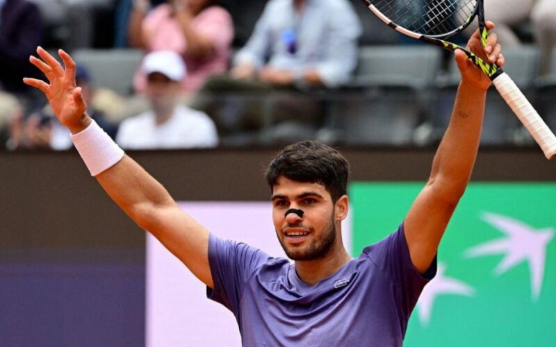 Alcaraz vào tứ kết Rome Masters sau trận thắng Khachanov