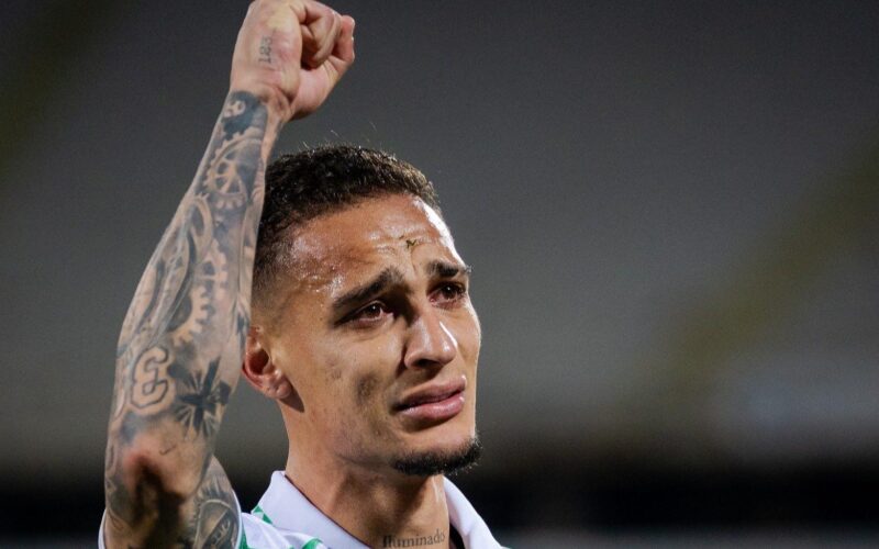 Cảm xúc vỡ òa, Antony không kìm được nước mắt sau trận hòa của Betis với Fiorentina