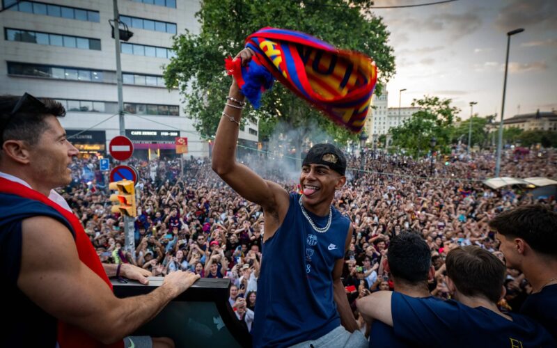 Barcelona giữ chân Yamal đến năm 2031 với mức lương ‘khủng’