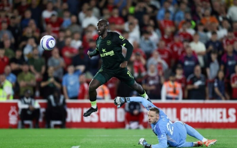 Thua sốc 0-2 trên sân nhà, Nottingham Forest đối mặt với áp lực trong cuộc đua Ngoại Hạng Anh