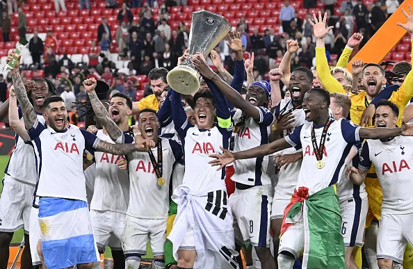 Tottenham vô địch Europa League sau 17 năm chờ đợi