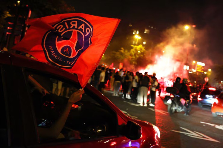 PSG đăng quang Champions League, nước Pháp đối mặt với bạo loạn và hỗn loạn