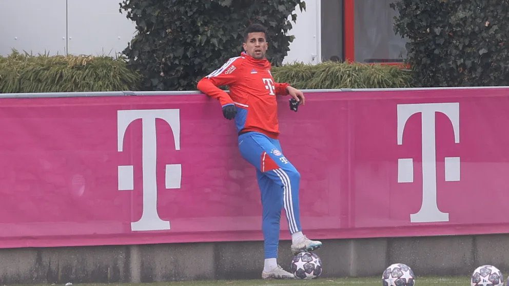Cancelo looked sad and frustrated in yesterday's training.