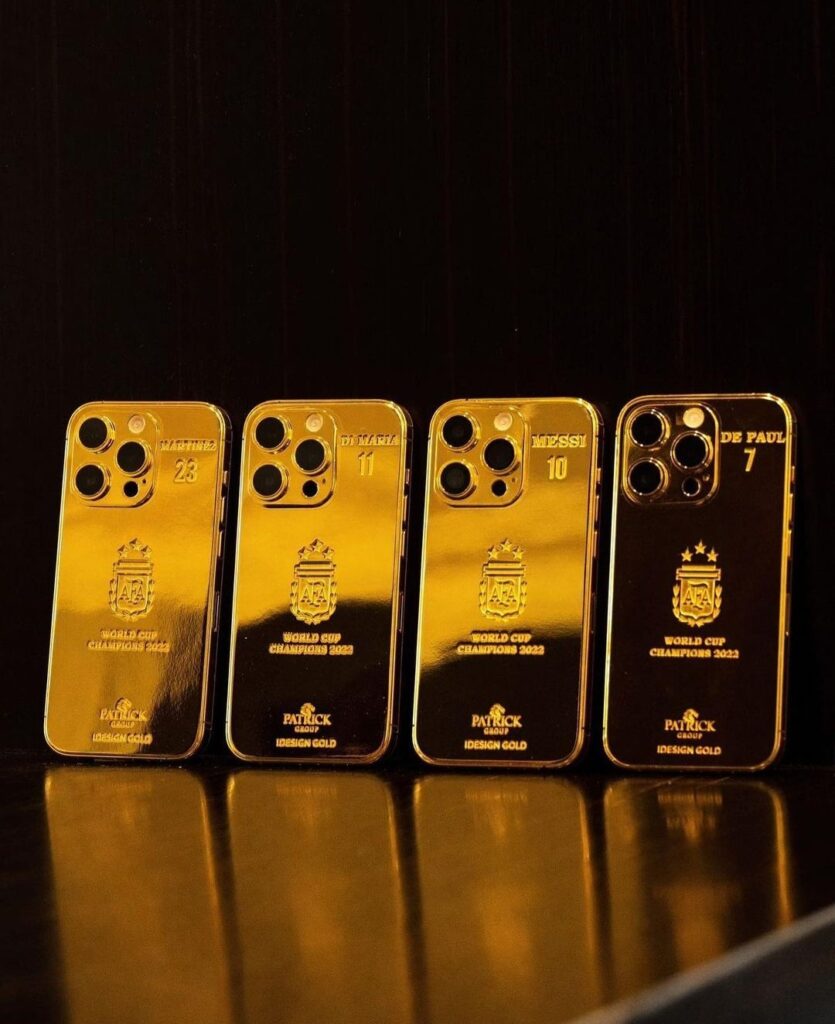 Gold Iphones for Argentina players from Messi