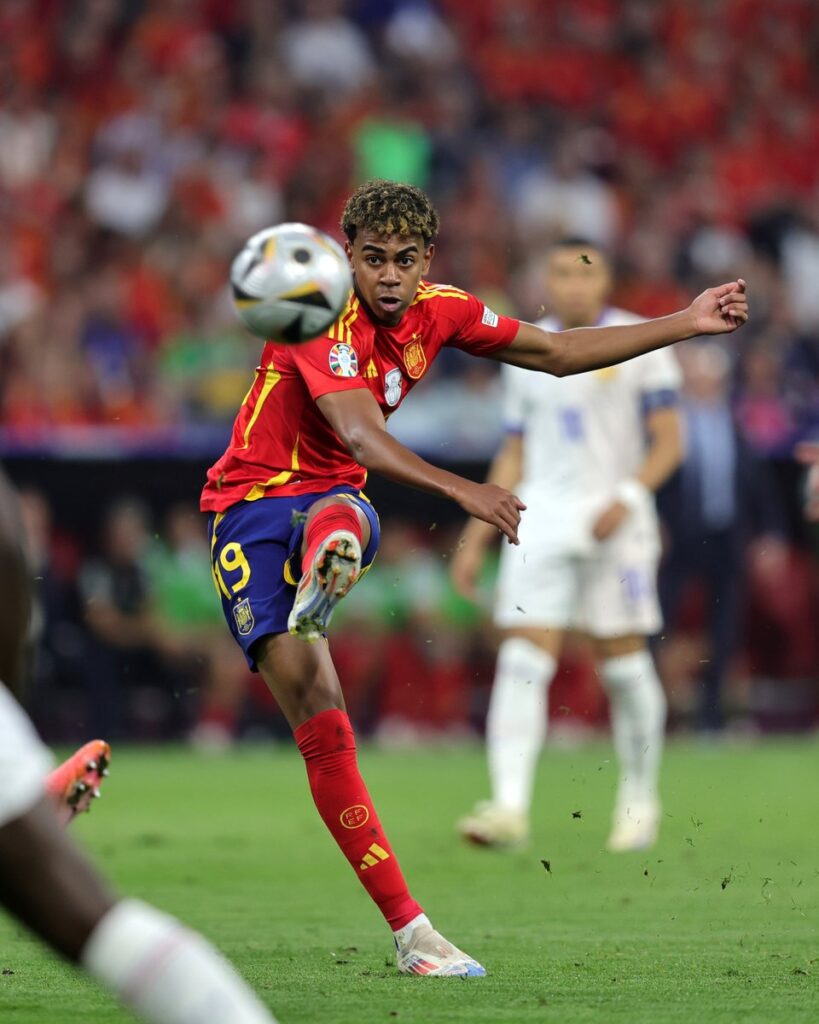 Yamine Lamal scored a perfect curve to equalize for Spain