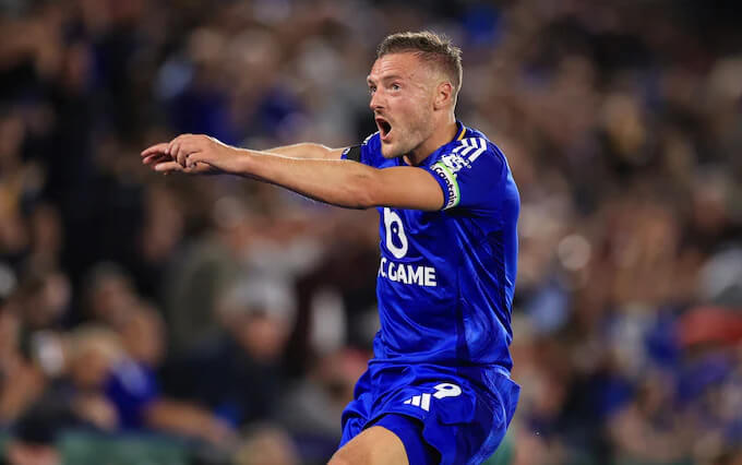 leicesters-jamie-vardy-taunts-hotspur-fans-after-being-subbed-off