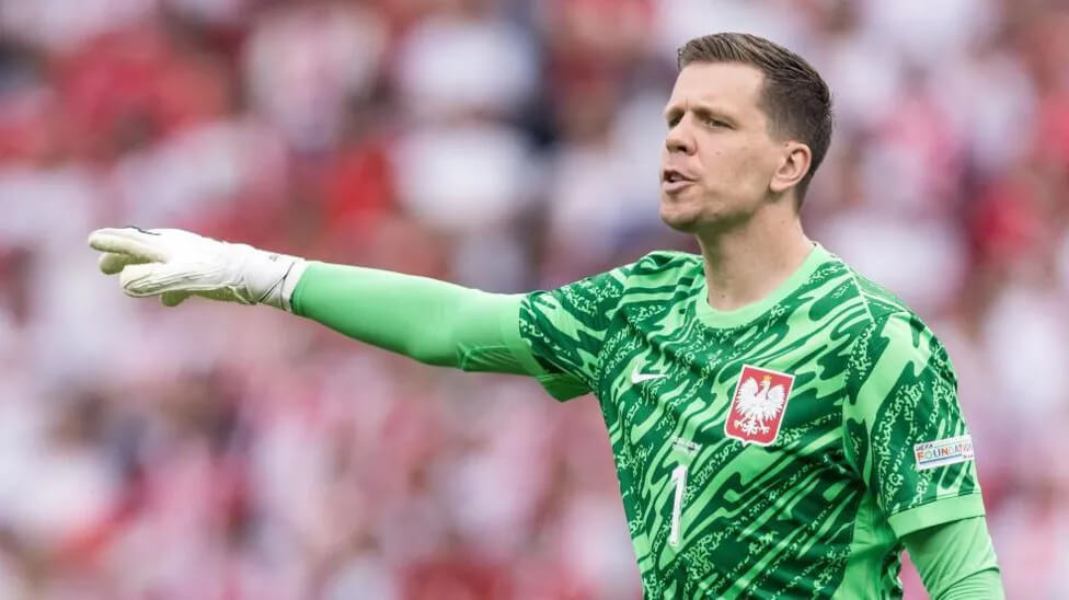 Szczesny plays for Poland