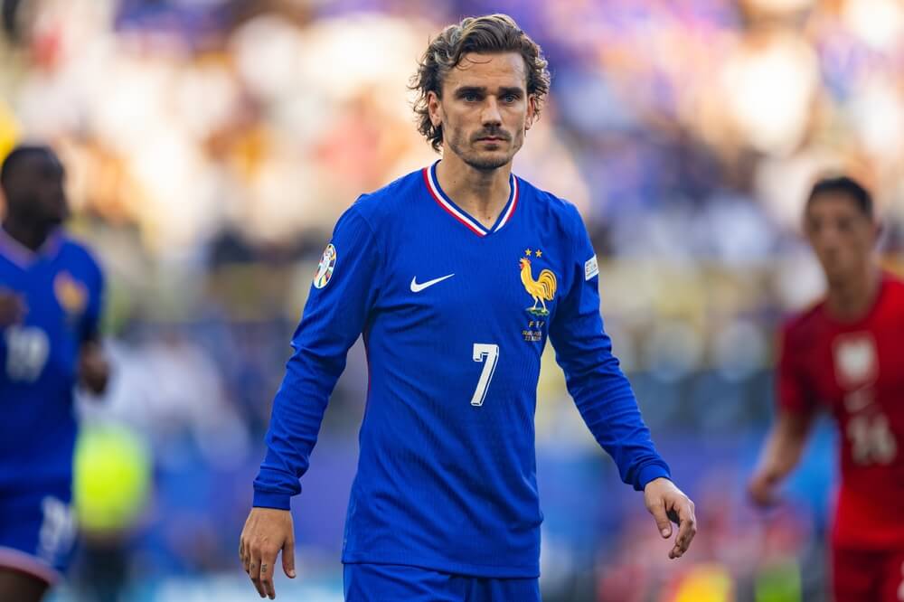 antoine-griezmann-announces-france-retirement