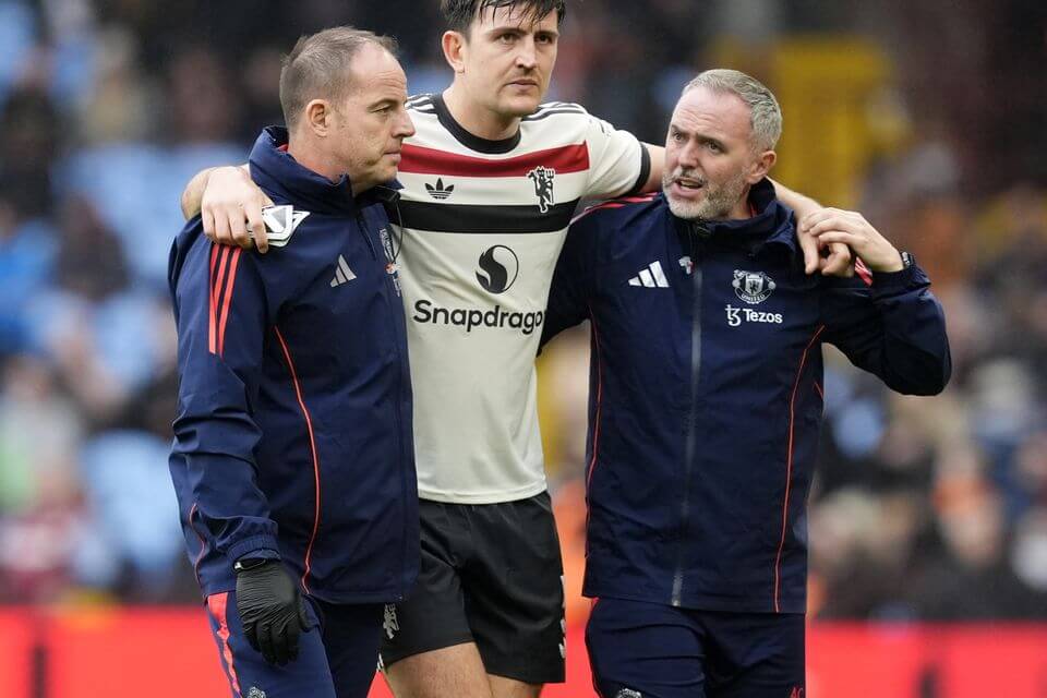 man-uniteds-harry-maguire-picks-up-muscle-injury