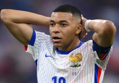 france-coach-says-mbappe-in-a-difficult-situation