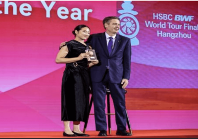 South Korea's An Se-young (left), poses with BWF President Poul-Eirk Hoyer Larsen at the WTF Finals awrds n Hangzhou. Viktor Axelsen, Se Young win in BWF awards