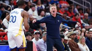 Warriors forward Jonathan Kuminga (0) runs toward the direction of coach Steve Kerr (right) in Wednesday's game. NBA rules refs made right Kuminga foul call in Dubs' loss