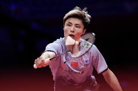 China's Shi Qi in action on Wednesday. Shi edges Christie before home fans in BWF World Tour Finals