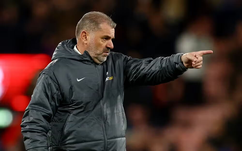 tottenham-coach-postecoglou-confronted-fans-after-loss