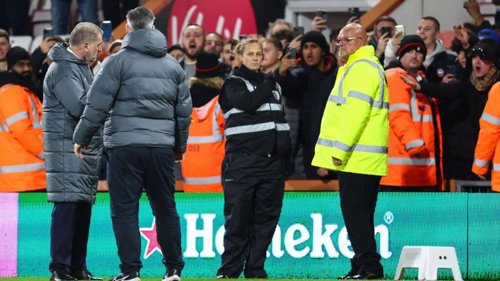 tottenham-coach-postecoglou-confronted-fans-after-loss