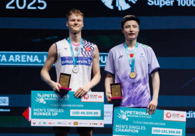 China's Shi Yu Qi (right) shares the stage with Anders Antonsen of Denmark (left) after the men's singles final on Sunday. Shi, An cop Malaysia Open 2025 men's, women's singles titles