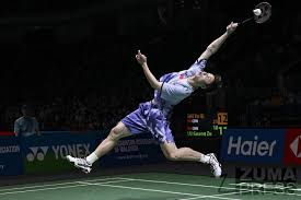 Shi Yu Qi returns a shot against Lu Guang Zu in an all-Chinese matchup on Thursday. Shi reaches Malaysia Open quarters 