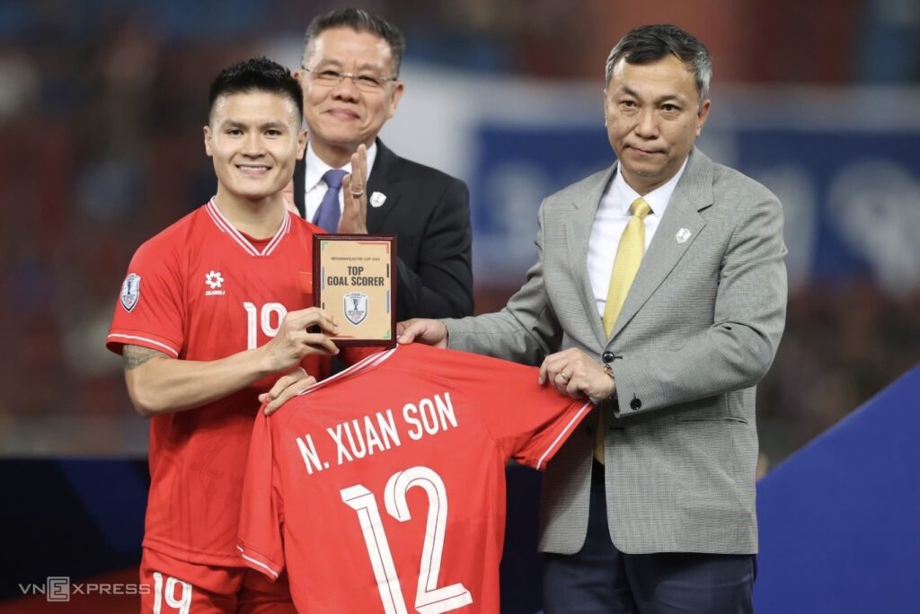 Xuan Son was named ASEAN Cup MVP and Top scorer