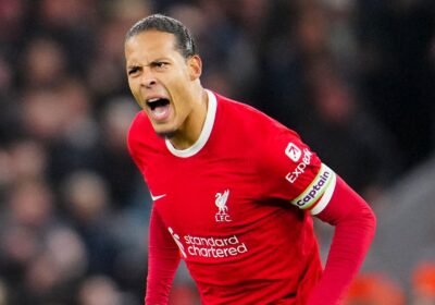 carabao-cup-virgil-van-dijk-angry-at-referees-decision