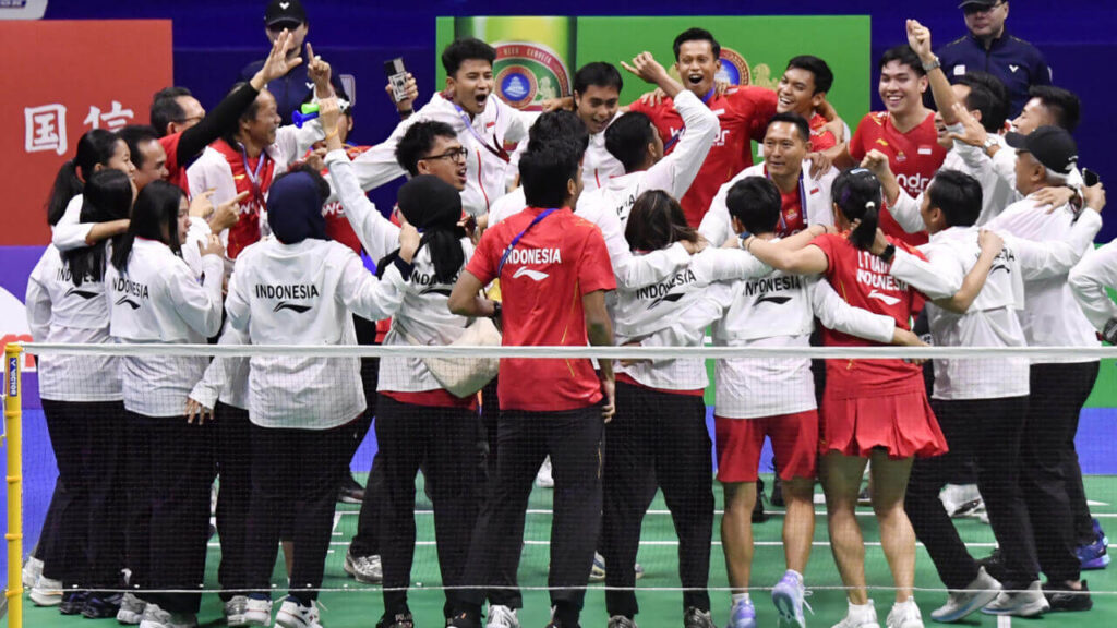 Players, officials, and supporters of Team Indonesia celebrate after their BAMTC 2025 final against China on Sunday. Indonesia upsets China to claim first BAMTC 2025 title