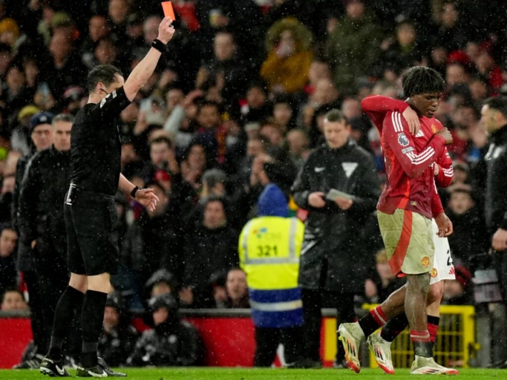 Patrick Dorgu got sent off during the match between Man United &Ipswich Town