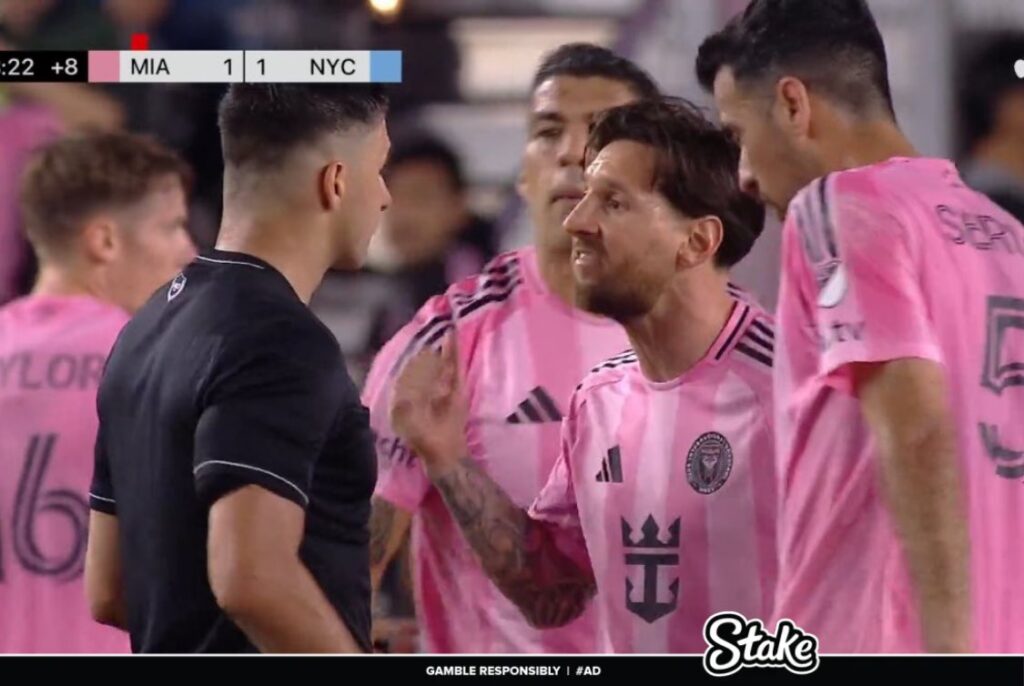 Messi heatedly argued with the referee after the Inter Miami game