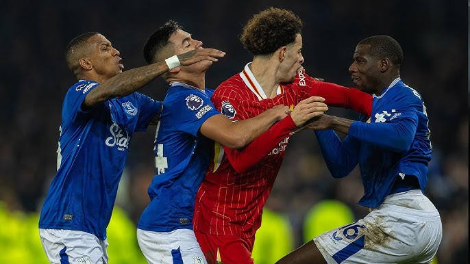 liverpool-everton-match-ends-in-all-out-brawl