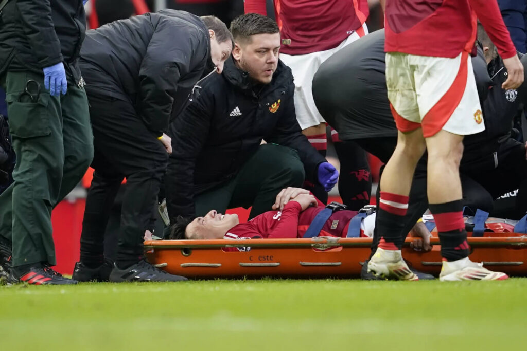 man-uniteds-lisandro-martinez-out-with-cruciate-ligament-injury