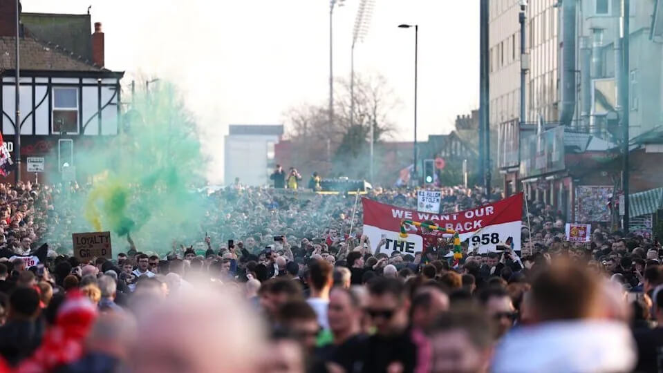 man-united-fans-protest-against-glazer-family