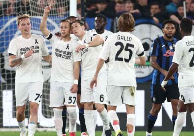 lecce-wears-white-shirt-in-serie-a-protest