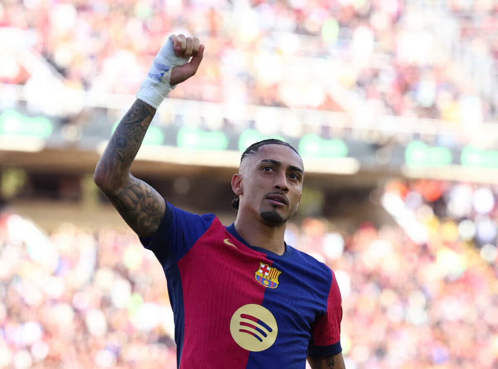 barcelonas-raphinha-signs-contact-extension