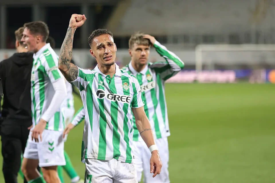 antony-bids-farewell-to-real-betis-returns-to-manchester-united
